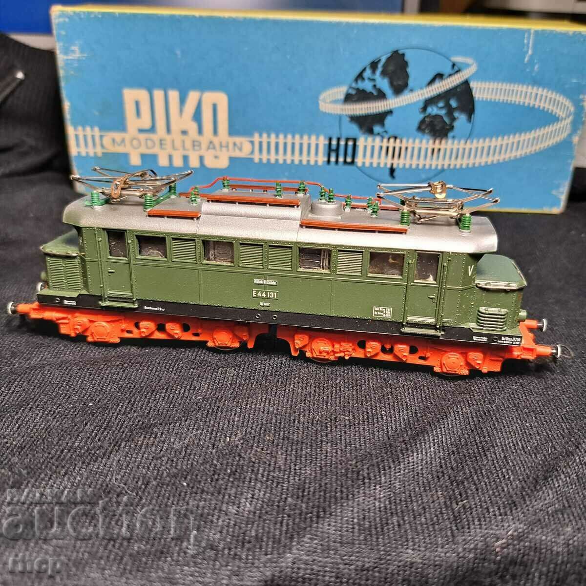 PIKO HO Locomotive E44 model train