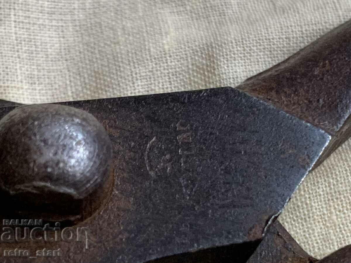 Auction Old scissors. Auction Old scissors.