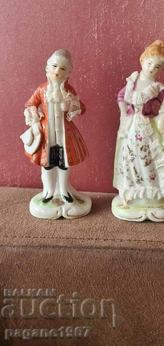Auction Set of two porcelain figurines. Auction Set of two porcelain figurines.