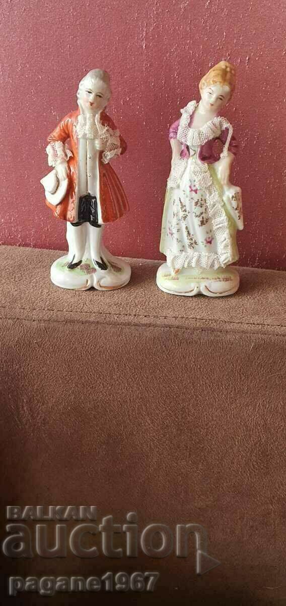 Set of two porcelain figurines.