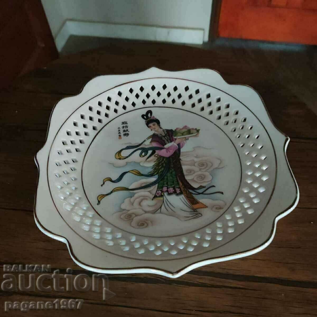 Auction Two porcelain plates Auction Two porcelain plates