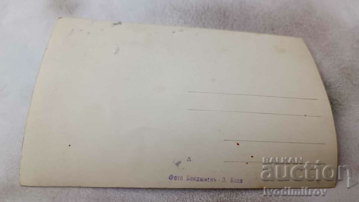 Photo A man marries and two girls in the yard of his house with price 2.35 BGN | € 1.20 Photo A man marries and two girls in the yard of his house with price 2.35 BGN | € 1.20