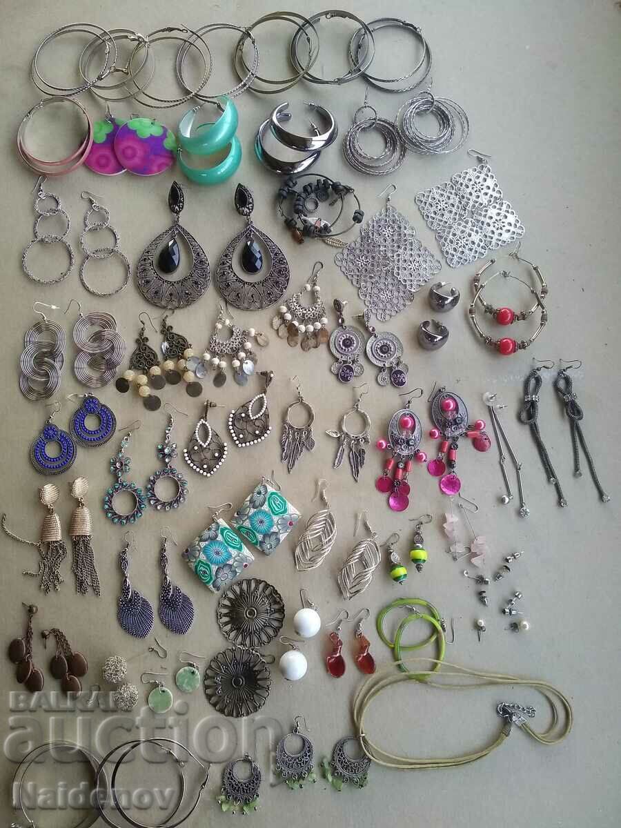 O mulțime de cercei bijuterii noi nefolosite