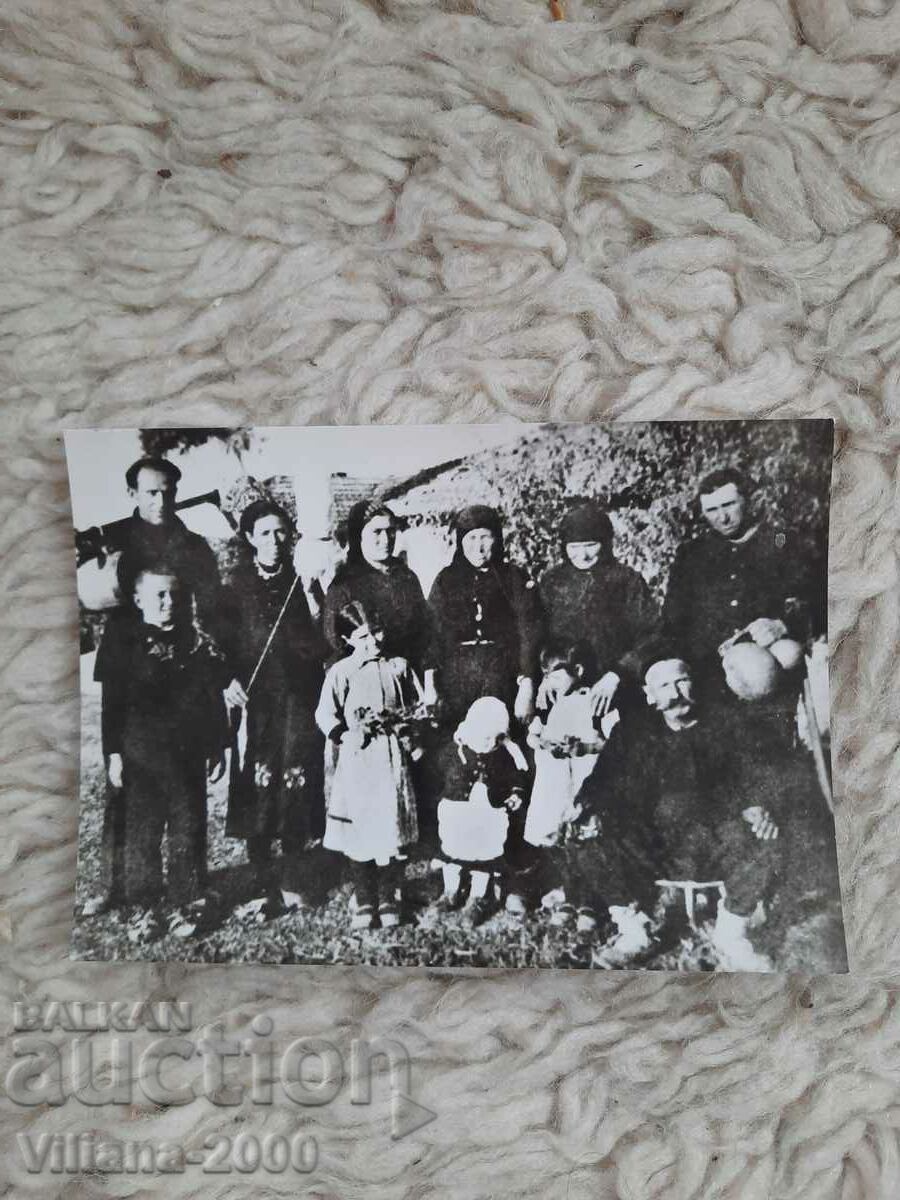 Card Hristo Karpachev with his family - 1940.