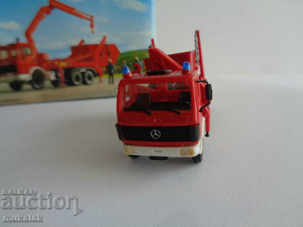 Auction  KIBRI H0 1/87 MERCEDES BENZ TRUCK MODEL TOY TROLLEY