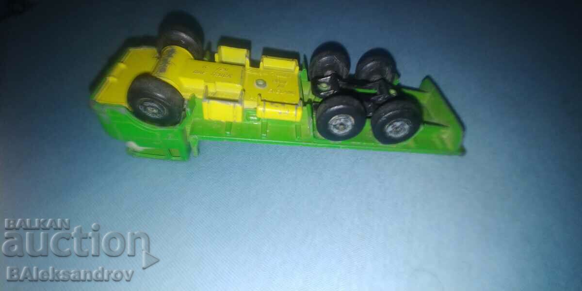 Auction Metal truck for collection Auction Metal truck for collection