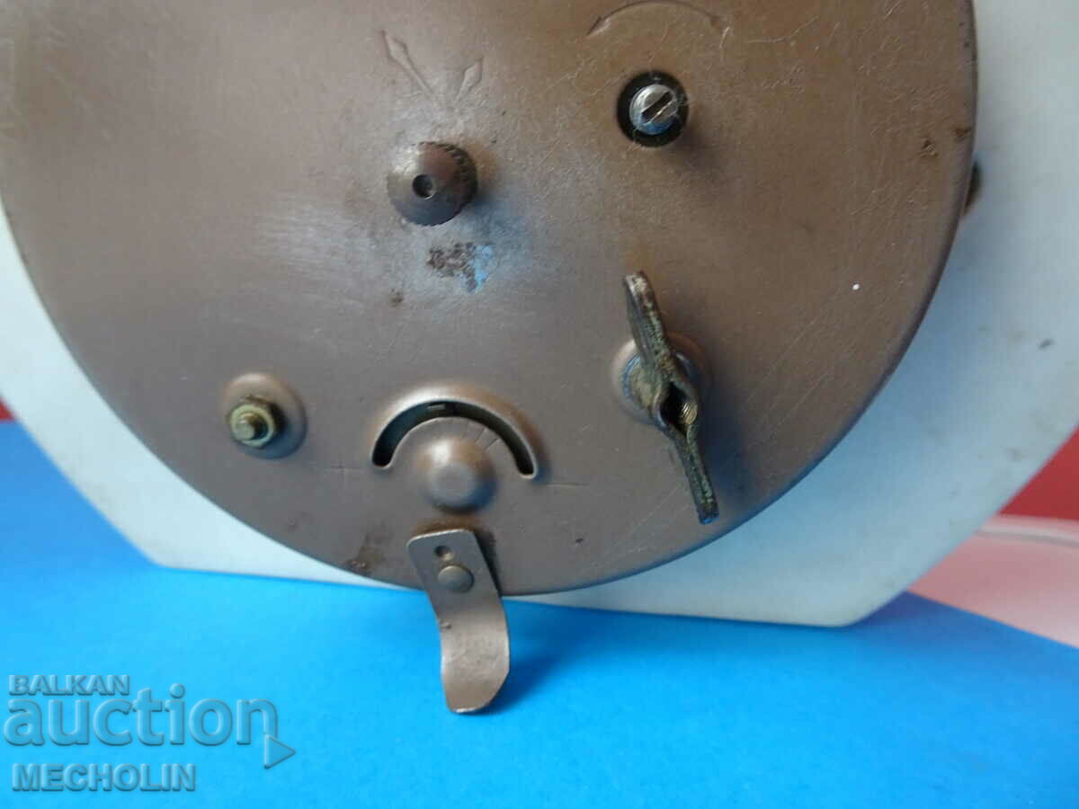 Delivery of COLLECTIBLE SMITHS TEMPORA BRITISH DESK CLOCK