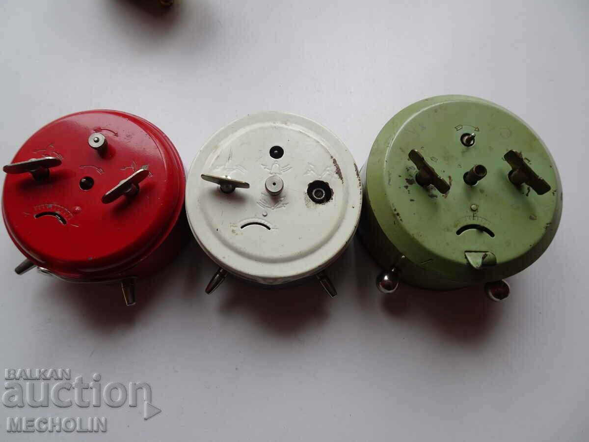 LOT OF COLLECTIBLE CLOCKS ALARM CLOCKS - 6 LOT OF COLLECTIBLE CLOCKS ALARM CLOCKS - 6