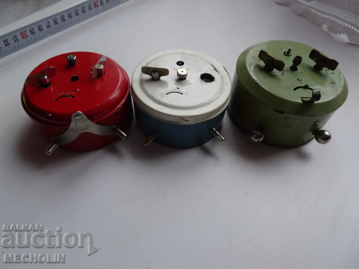 LOT OF COLLECTIBLE CLOCKS ALARM CLOCKS - 7 LOT OF COLLECTIBLE CLOCKS ALARM CLOCKS - 7