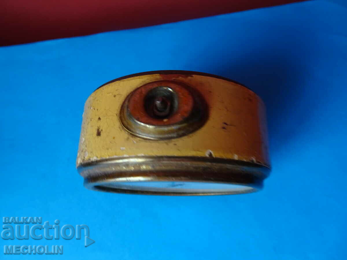 Delivery of COLLECTIBLE CLOCKS ALARM CLOCKS GERMAN UMF RUHLA