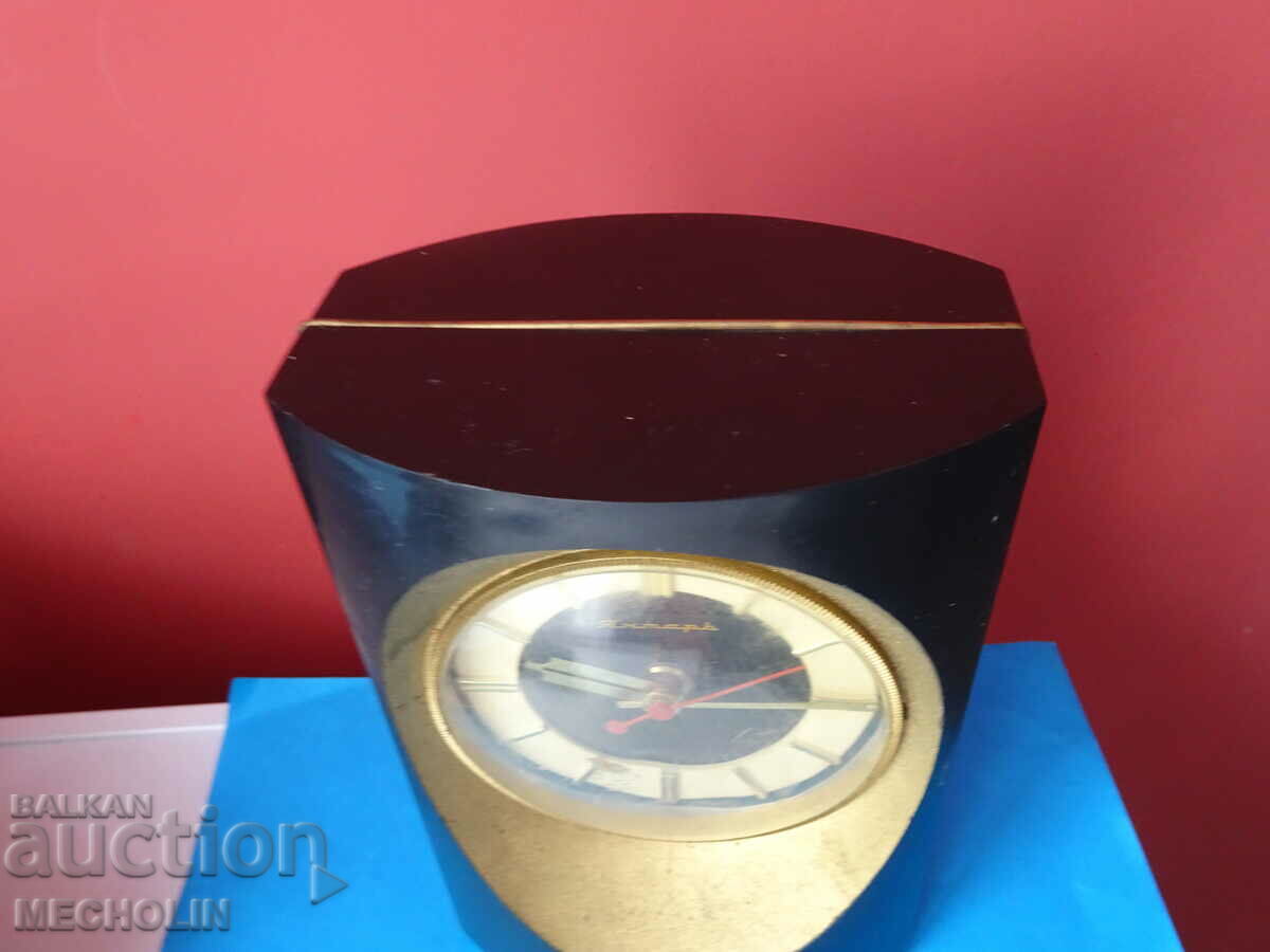 Доставка на КОЛЕКЦИОНЕРСКИ РУСКИ КВАРЦОВ ЧАСОВНИК ЯНТАР 2 Доставка на КОЛЕКЦИОНЕРСКИ РУСКИ КВАРЦОВ ЧАСОВНИК ЯНТАР 2