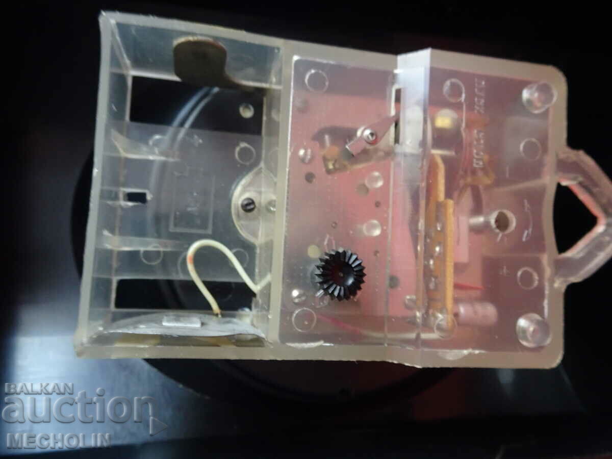 КОЛЕКЦИОНЕРСКИ РУСКИ КВАРЦОВ ЧАСОВНИК ЯНТАР 2 - 7 КОЛЕКЦИОНЕРСКИ РУСКИ КВАРЦОВ ЧАСОВНИК ЯНТАР 2 - 7