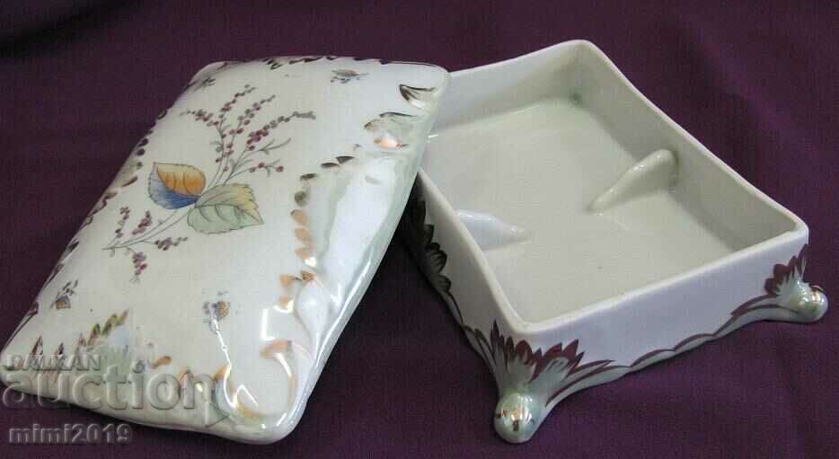 Vintich Porcelain Jewelry Box Marked with price 75.00 BGN | € 38.35 Vintich Porcelain Jewelry Box Marked with price 75.00 BGN | € 38.35