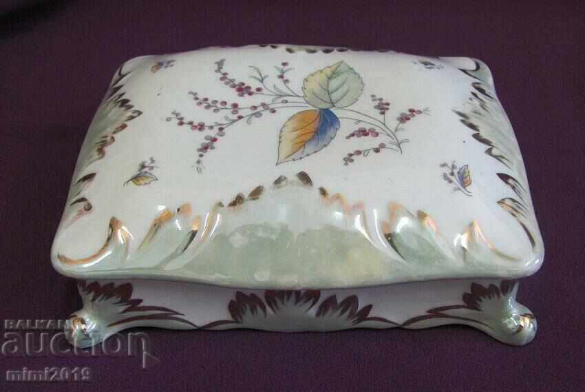 Delivery of Vintich Porcelain Jewelry Box Marked Delivery of Vintich Porcelain Jewelry Box Marked