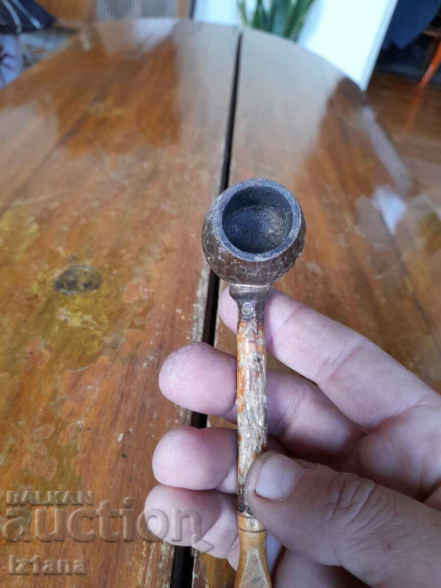 An old pipe with price 10.00 BGN | € 5.11 An old pipe with price 10.00 BGN | € 5.11