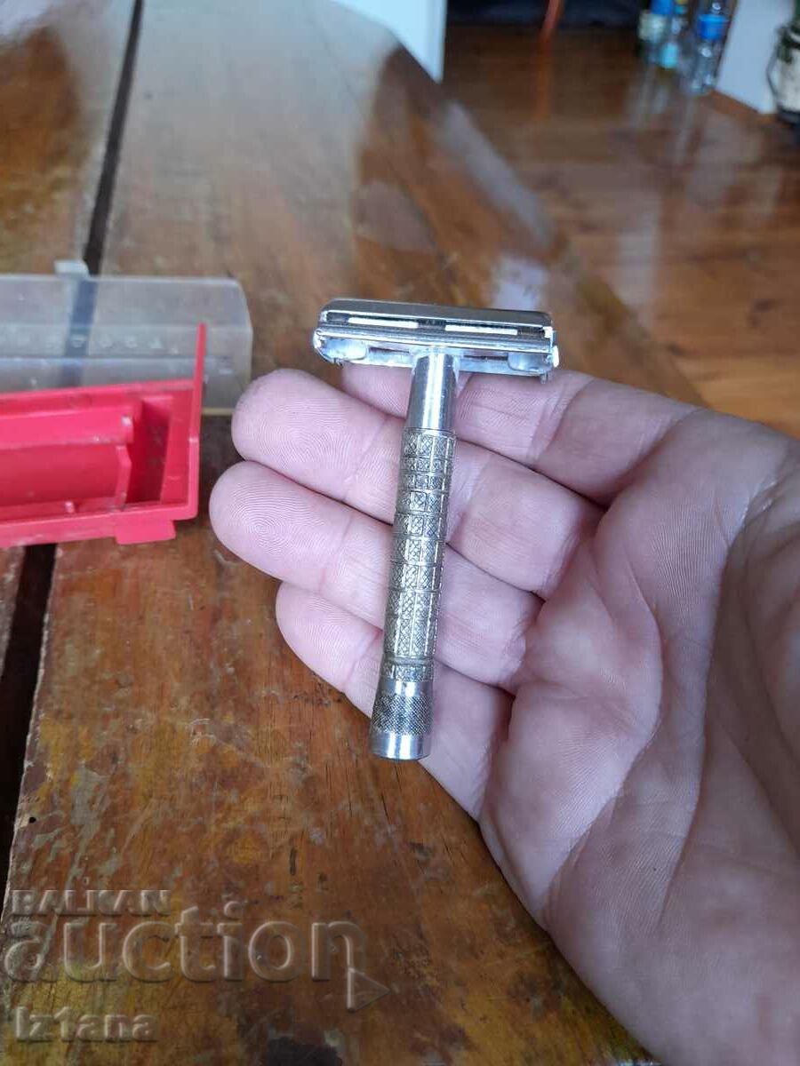 Delivery of Old razor Mladost