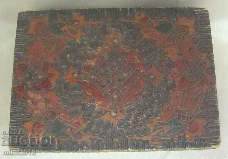 Delivery of 19th Century Wooden Jewelry Box Folk Motifs Delivery of 19th Century Wooden Jewelry Box Folk Motifs