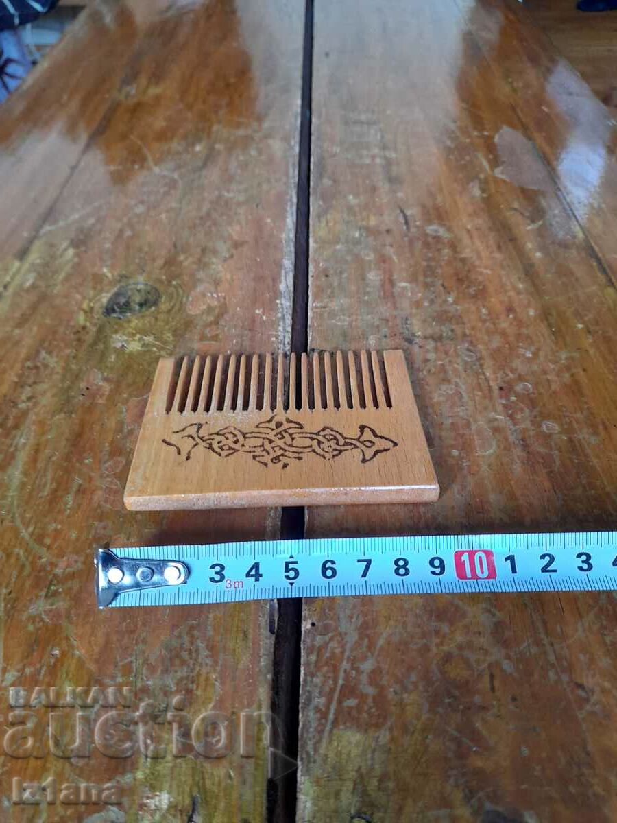 Delivery of Old wooden comb Delivery of Old wooden comb