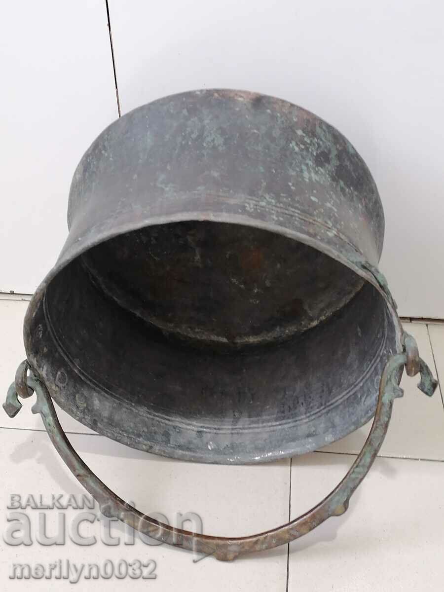 Auction  Tinned coin, cauldron, copper, copper vessel