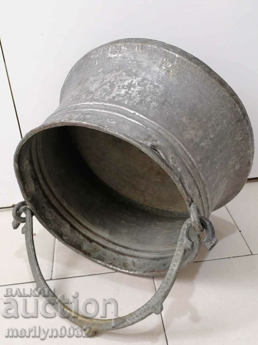 Auction Tinned coin, cauldron, copper, copper vessel Auction Tinned coin, cauldron, copper, copper vessel