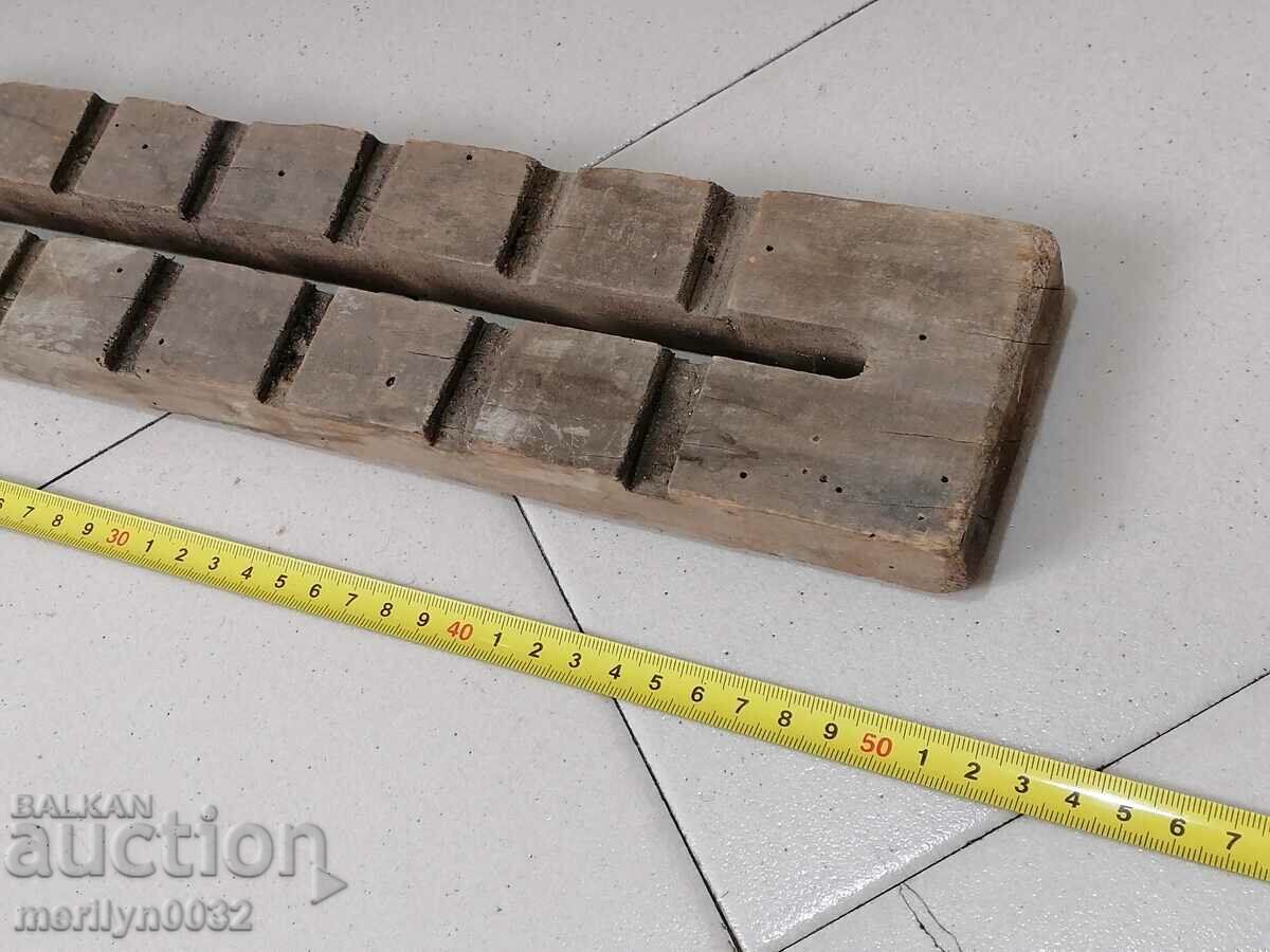 Delivery of Old wooden club, wooden club, wooden club Delivery of Old wooden club, wooden club, wooden club