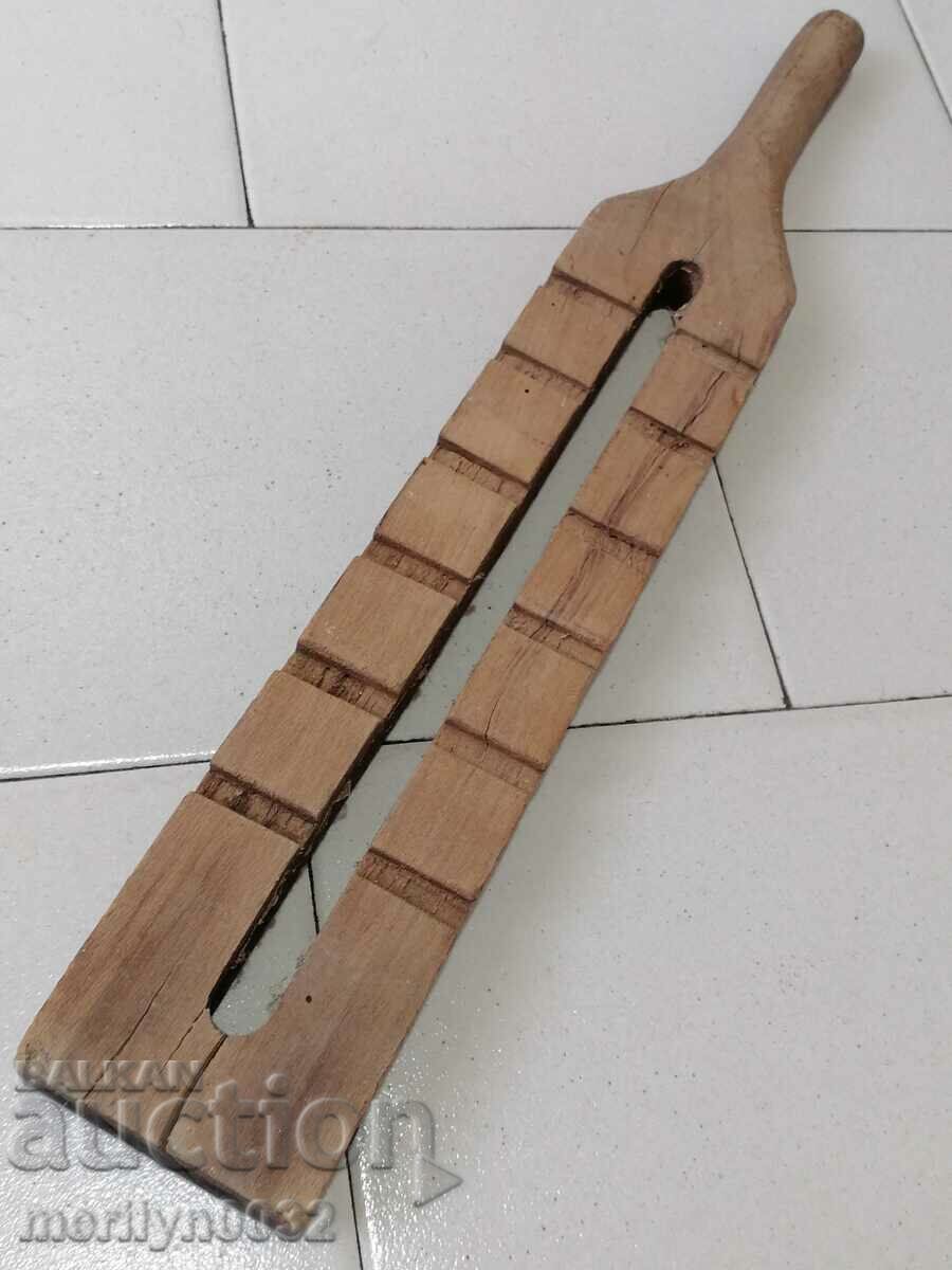 Auction Old wooden club, wooden club, wooden club Auction Old wooden club, wooden club, wooden club