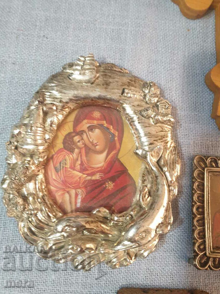 Lot 8 - old household icons - 6 pieces with price 60.00 BGN | € 30.68 Lot 8 - old household icons - 6 pieces with price 60.00 BGN | € 30.68