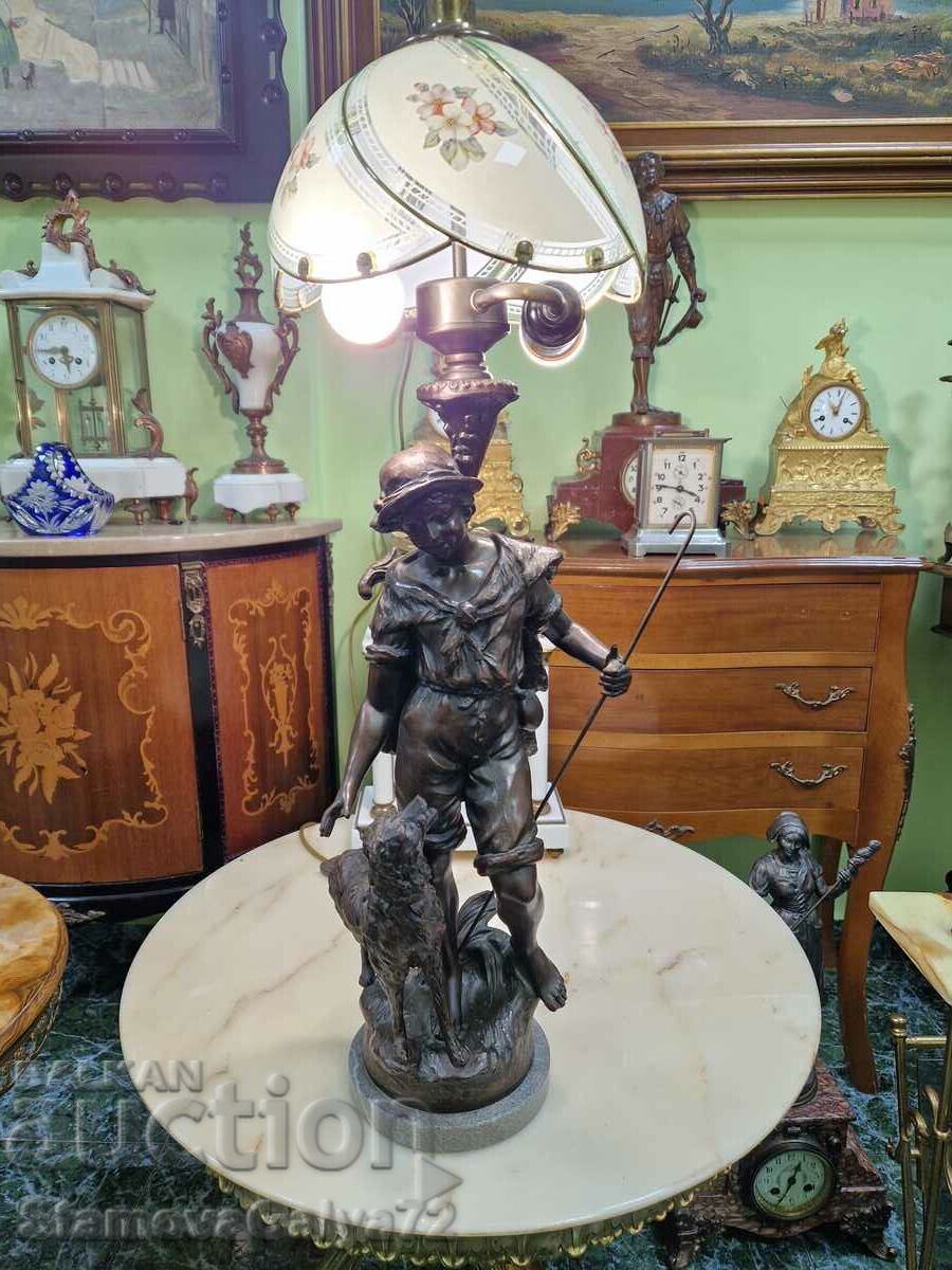 Прекрасна антикварна френска бронзова фигурална лампа