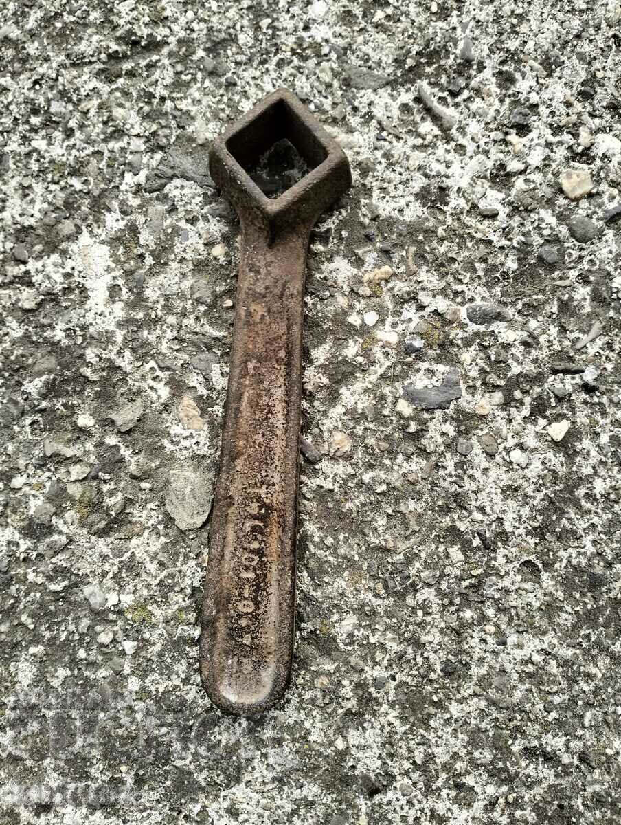Стар гаечен ключ