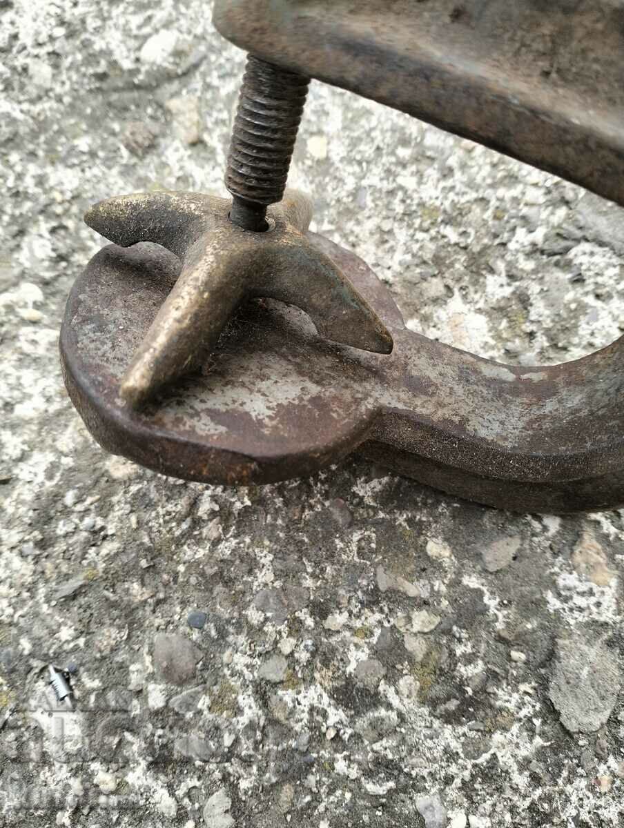 Clamp for gluing tires with price 9.99 BGN | € 5.11 Clamp for gluing tires with price 9.99 BGN | € 5.11