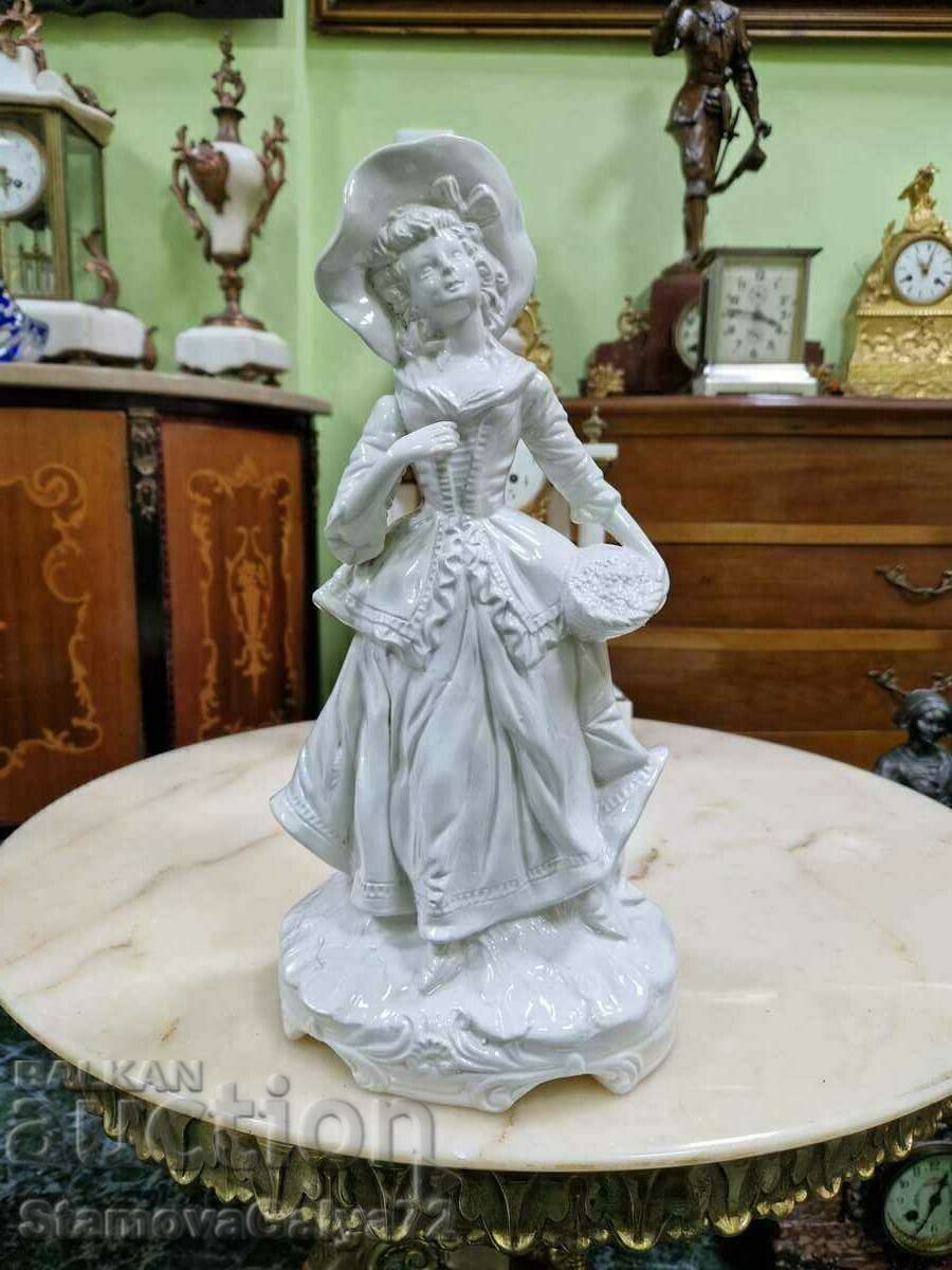 Уникална антикварна италианска фигура Capodimonte с цена € 84.87 | 165.99 лв.