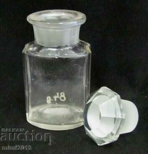 Γυάλινη φιάλη ιατρικής φαρμακοποιίας του 19ου αιώνα με τιμή 16.00 BGN | € 8.18