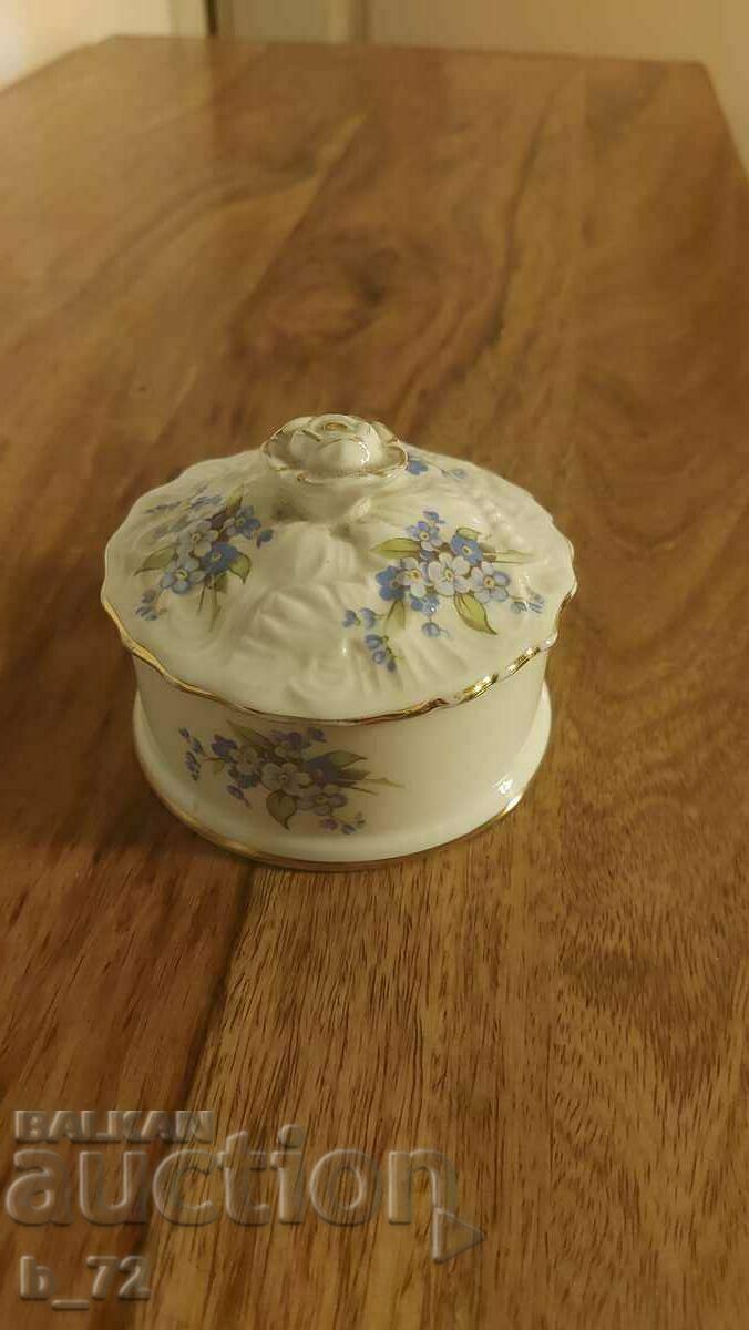 Английска порцеланова кутия за бижута №1 с цена 18.00 лв. | € 9.20 Английска порцеланова кутия за бижута №1 с цена 18.00 лв. | € 9.20