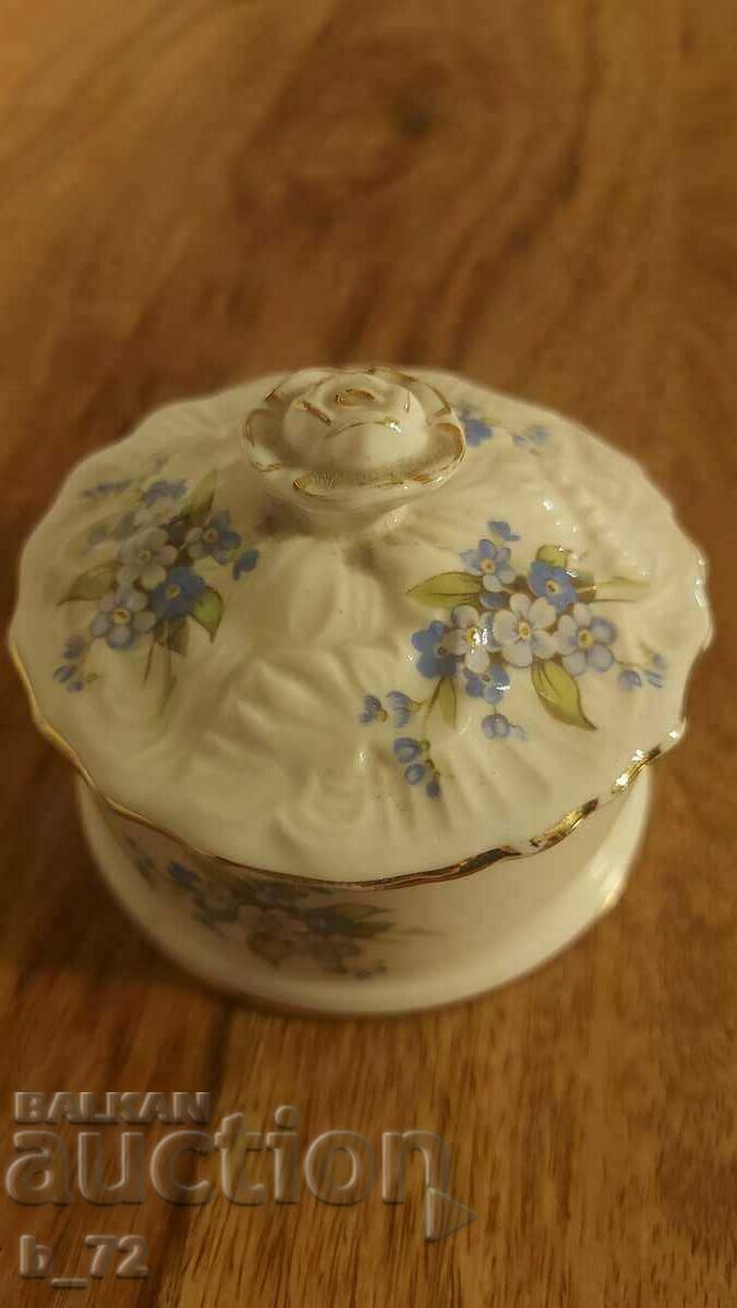 Аукцион Английска порцеланова кутия за бижута №1 Аукцион Английска порцеланова кутия за бижута №1