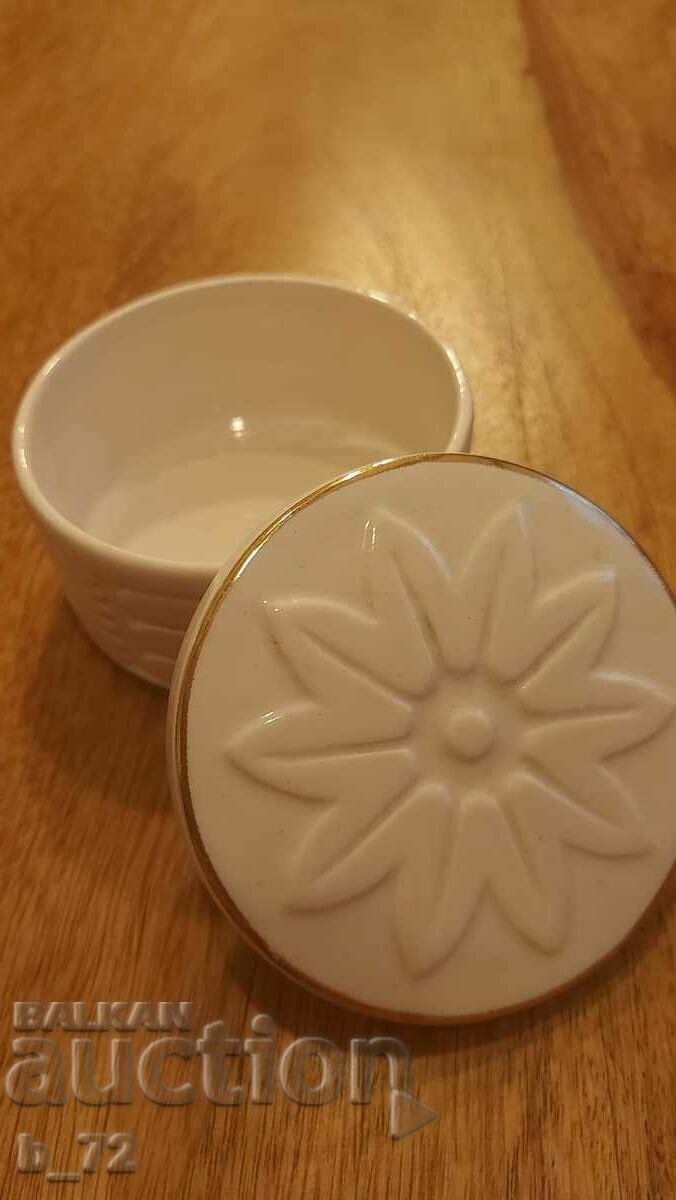 Auction English Porcelain Jewelry Box #2 Auction English Porcelain Jewelry Box #2