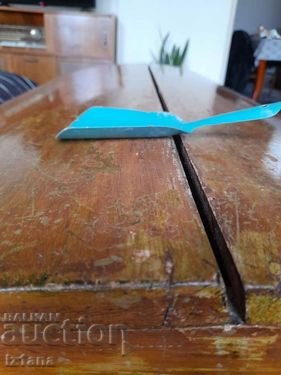 Old shovel, shovel with price 17.00 BGN | € 8.69 Old shovel, shovel with price 17.00 BGN | € 8.69