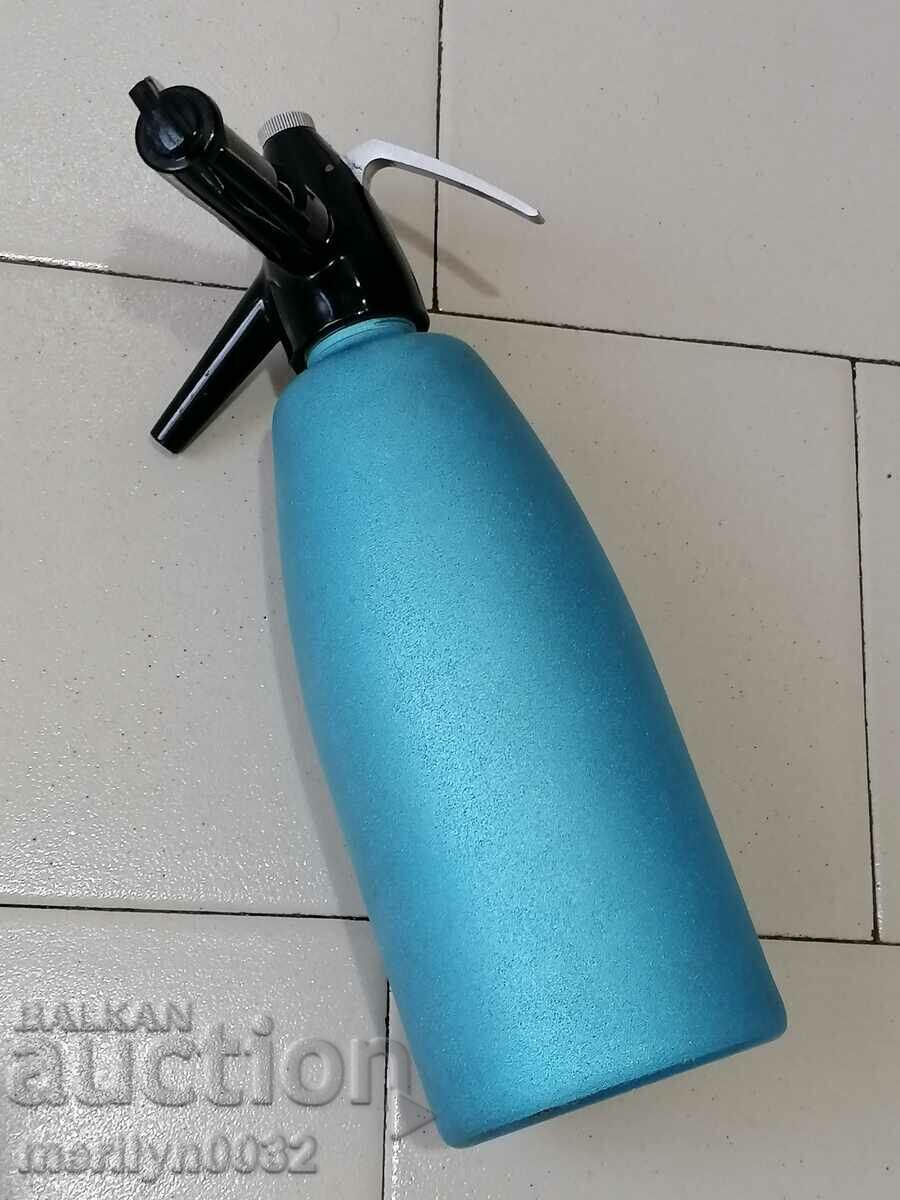 Delivery of Siphon from the Soviet Union soda, carbonated water, sodenche