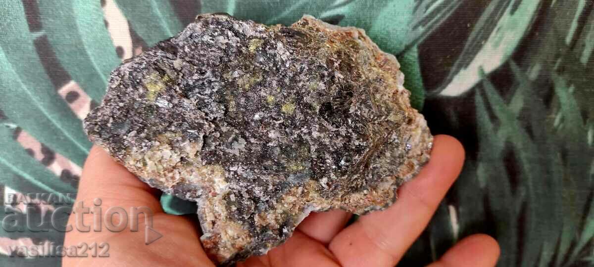 Sugar quartz on sphalerite with price 20.00 BGN | € 10.23