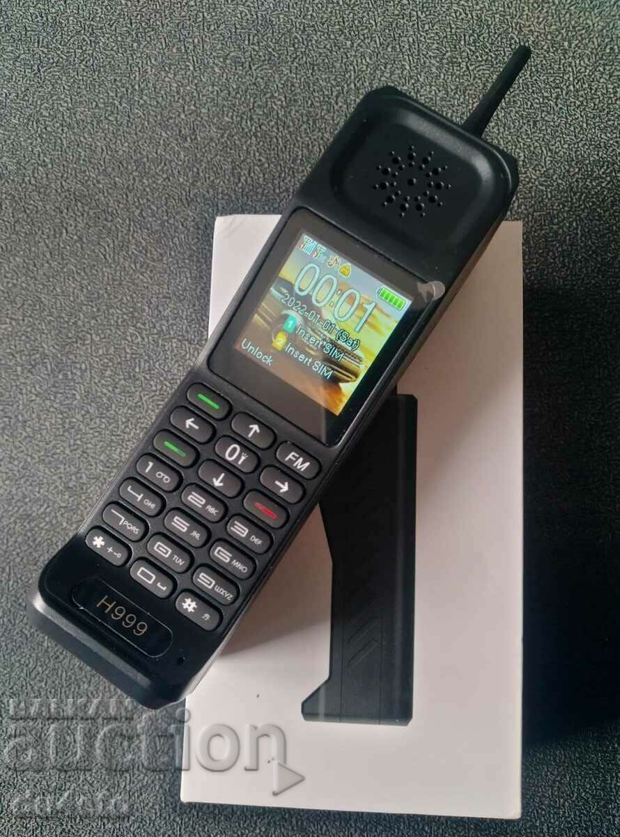Класически малък ретро мобилен телефон с две SIM карти H999