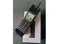 Класически малък ретро мобилен телефон с две SIM карти H999