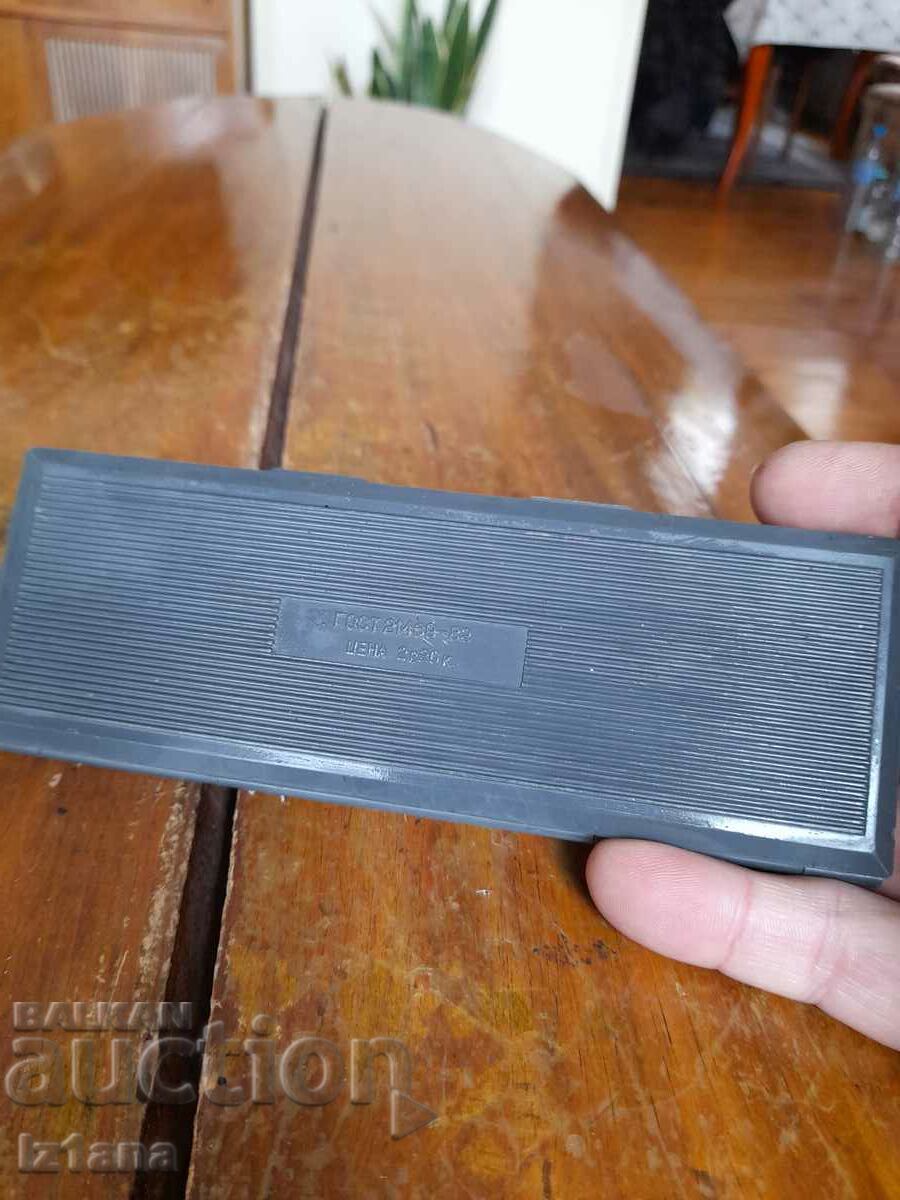 Delivery of An old ruler box