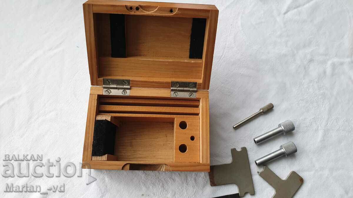 Delivery of Carl Zeiss microscope M20 lens attachment set Delivery of Carl Zeiss microscope M20 lens attachment set