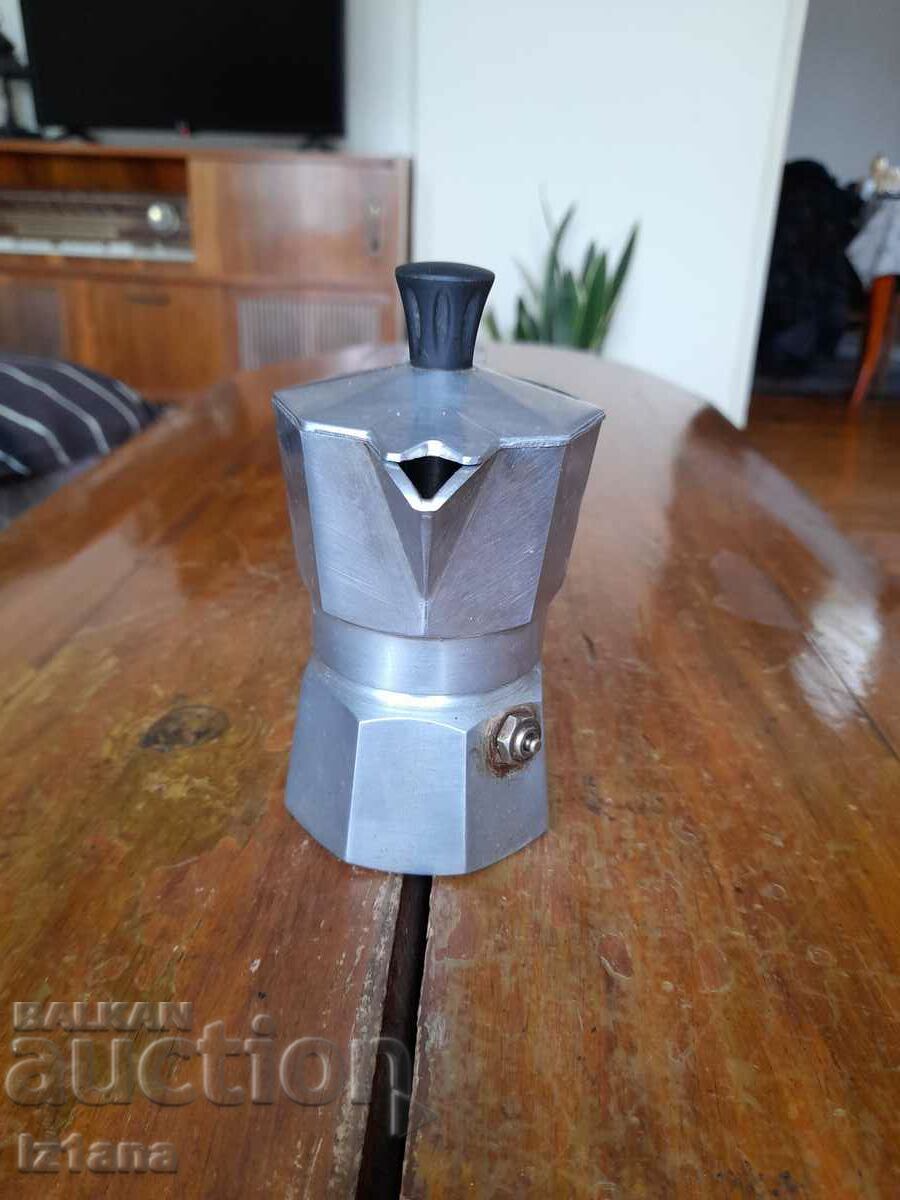 Old coffee maker with price 22.00 BGN | € 11.25 Old coffee maker with price 22.00 BGN | € 11.25