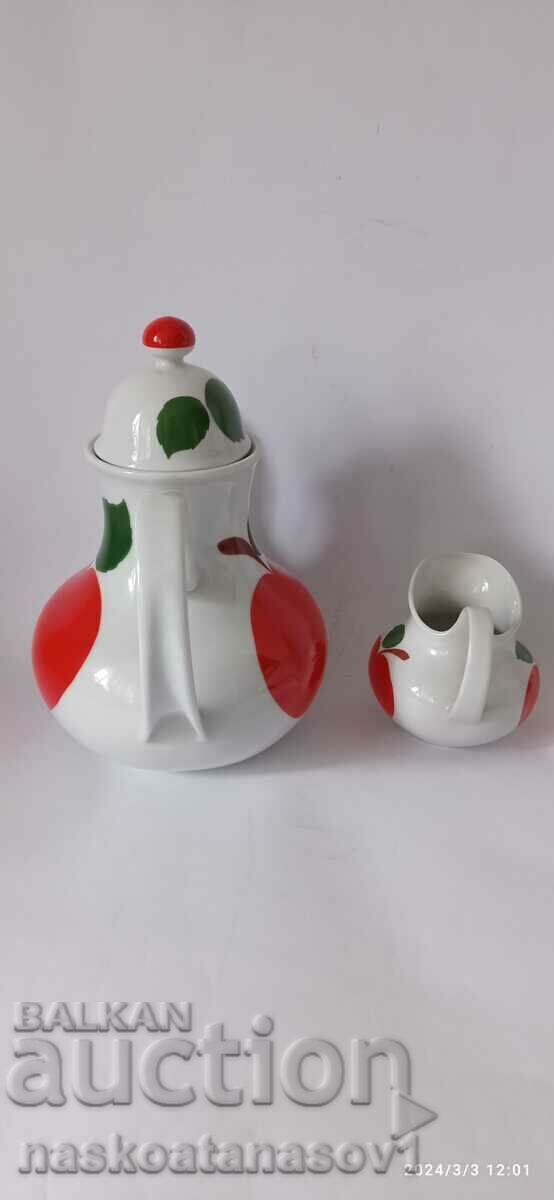 Auction Porcelain coffee pot, milk jug Auction Porcelain coffee pot, milk jug
