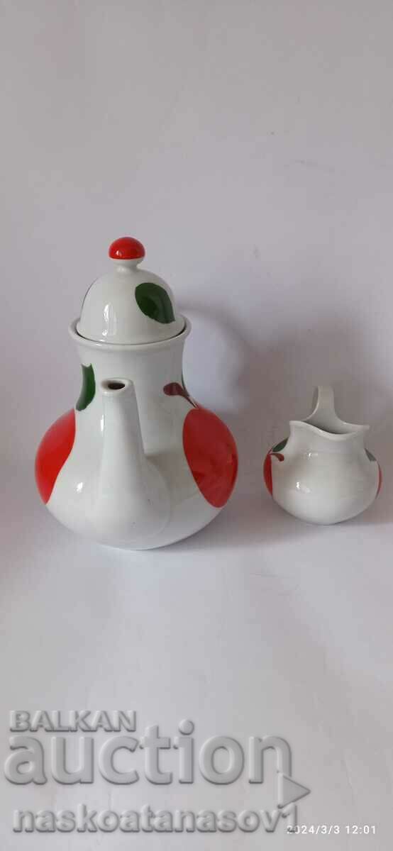 Delivery of Porcelain coffee pot, milk jug Delivery of Porcelain coffee pot, milk jug