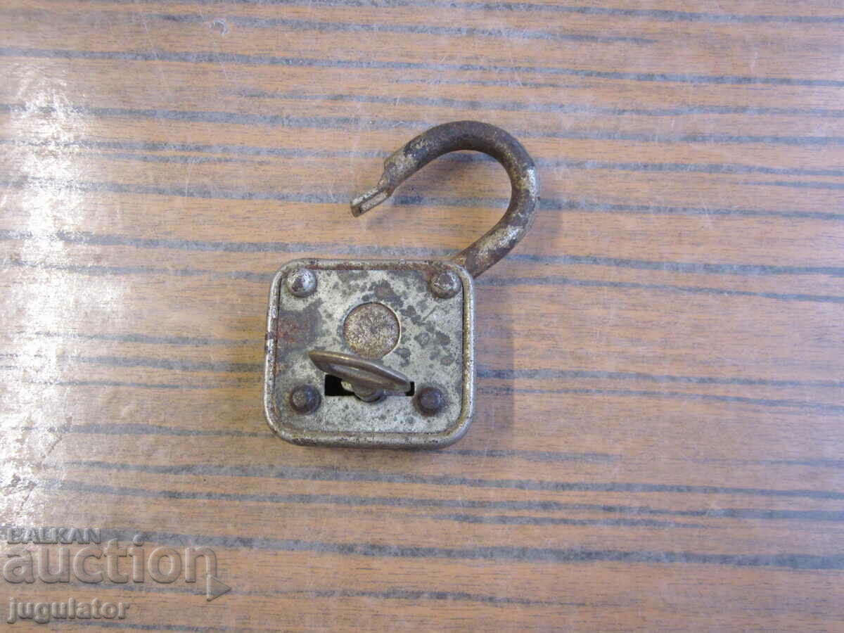 old vintage working padlock with key with price 12.00 BGN | € 6.14 old vintage working padlock with key with price 12.00 BGN | € 6.14
