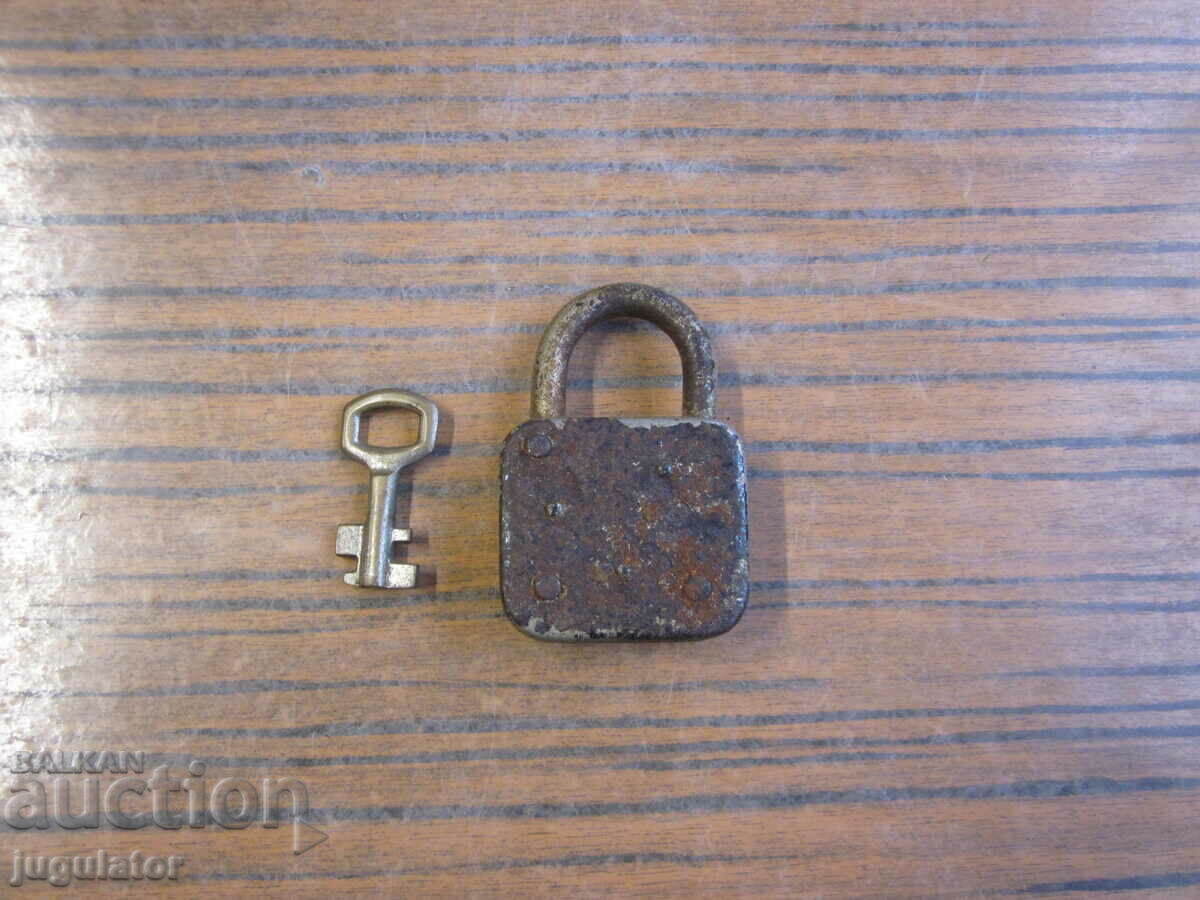 old vintage working padlock with key - 5 old vintage working padlock with key - 5