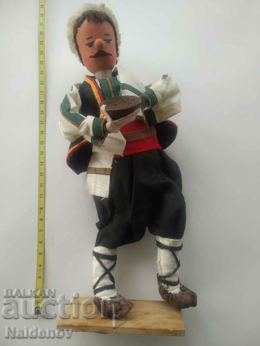 Кукла статуетка с народна носия от соца 1976 г.