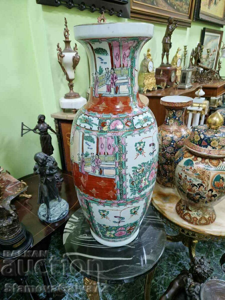 Delivery of A lovely large antique Chinese porcelain vase