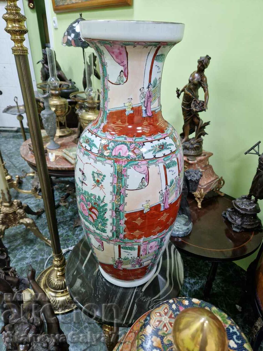 A lovely large antique Chinese porcelain vase